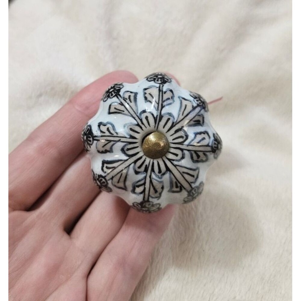 NWT Pier 1 Pale Blue Porcelain Flower Brass Accent Drawer Pull Cabinet Knob 2"